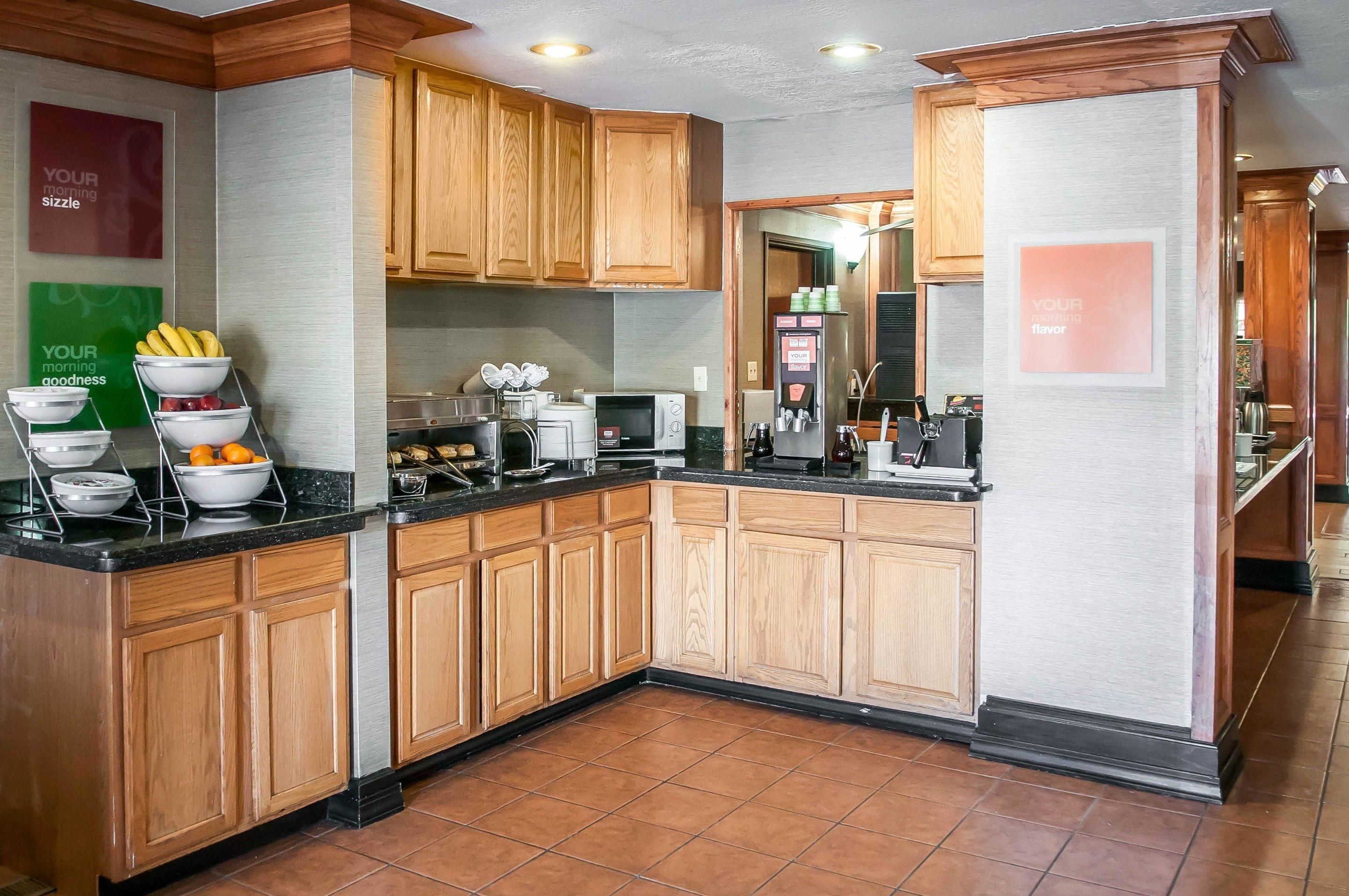 free buffet breakfast