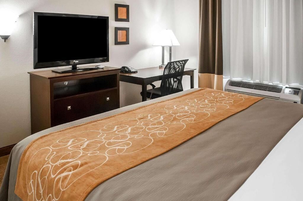 1 bedroom, premium bedding, desk, iron/ironing board