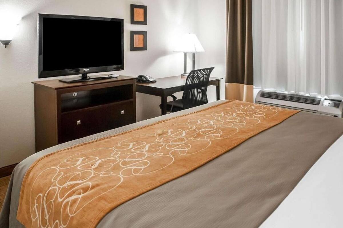 1 bedroom, premium bedding, desk, iron/ironing board