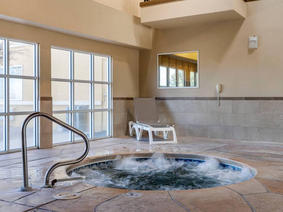 Una piscina cubierta