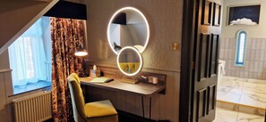 Suite, 1 Doppelbett | 1 Schlafzimmer, Schreibtisch, Bügeleisen/Bügelbrett, kostenloses WLAN