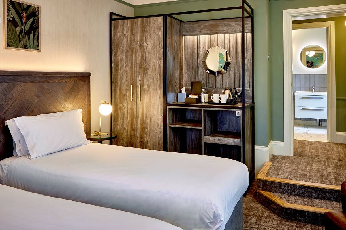 boutique double or twin room | 1 bedroom, desk, iron/ironing board, free wifi