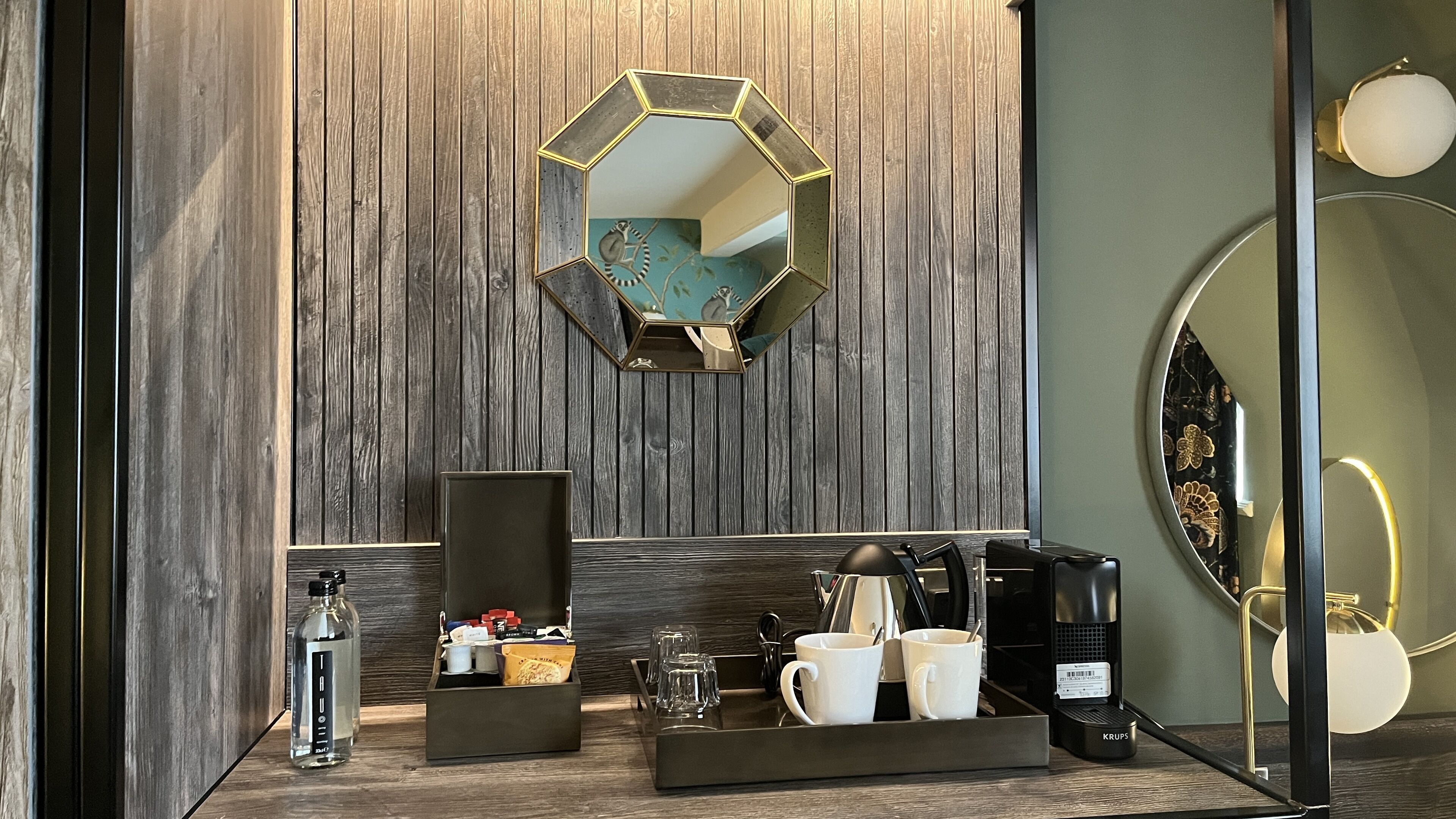 junior suite, 1 double bed | 1 bedroom, desk, iron/ironing board, free wifi