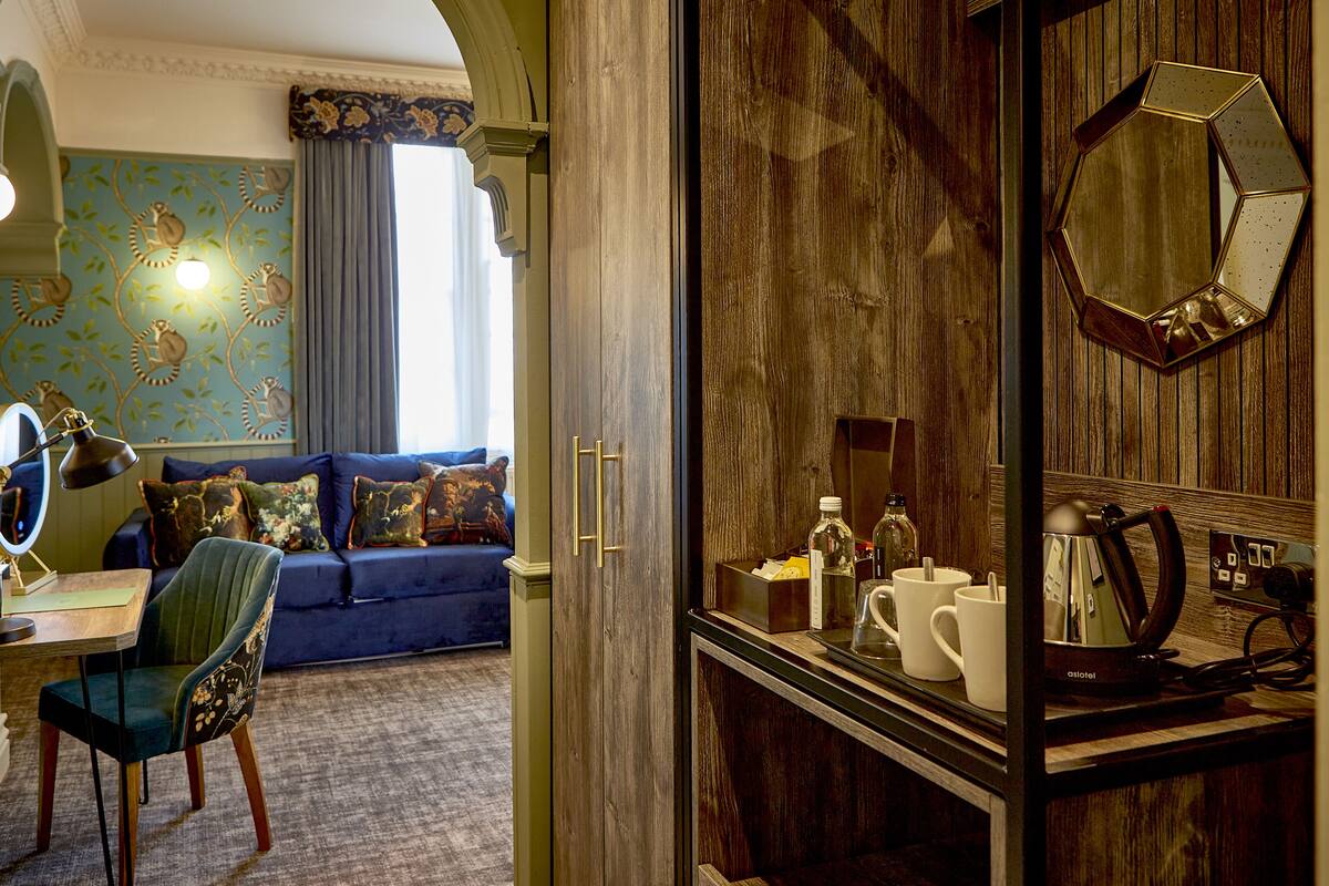 boutique executive double room or twin | 1 bedroom, desk, iron/ironing board, free wifi