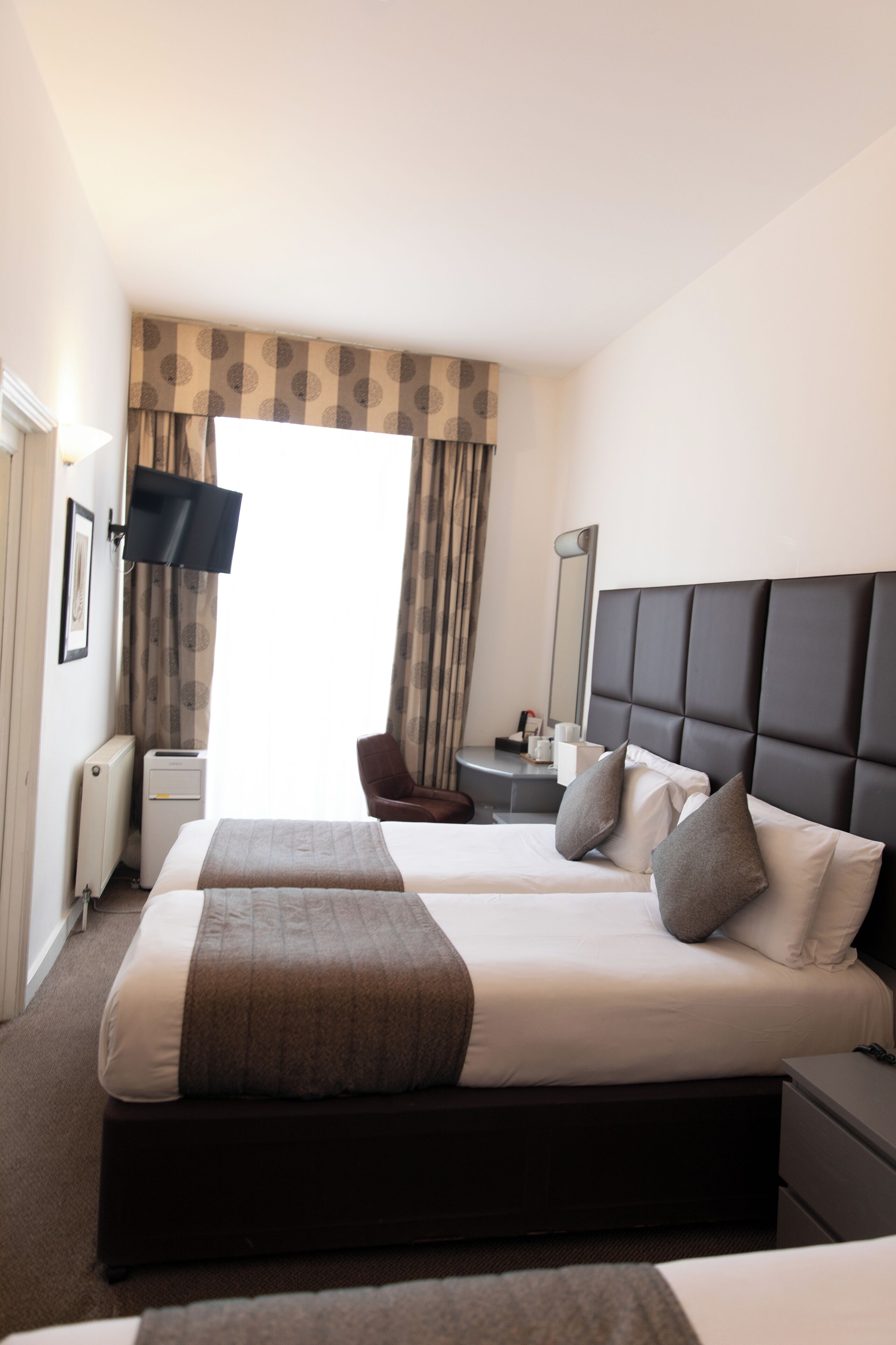 Photo - Duke Of Leinster Hotel