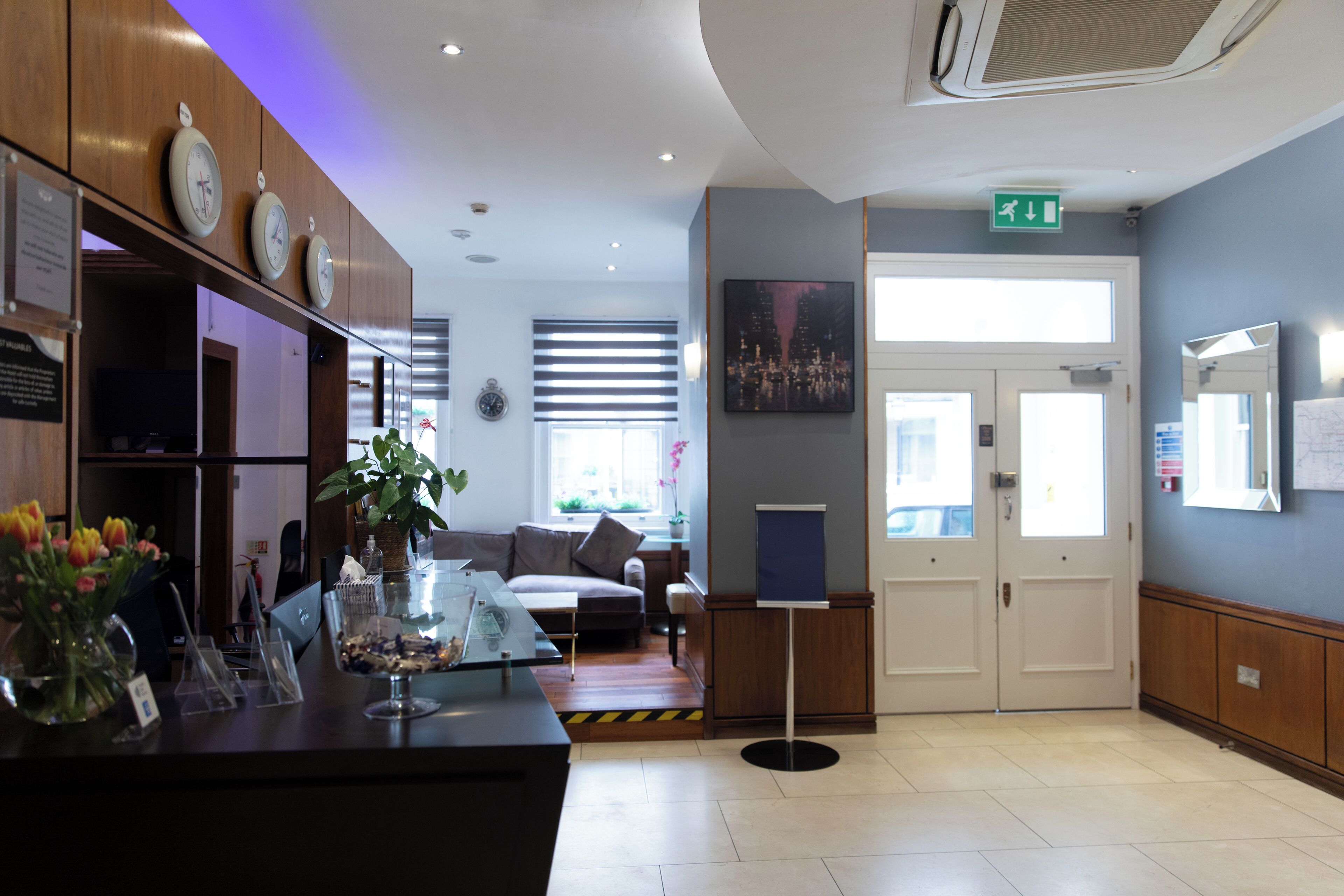 Photo - Duke Of Leinster Hotel