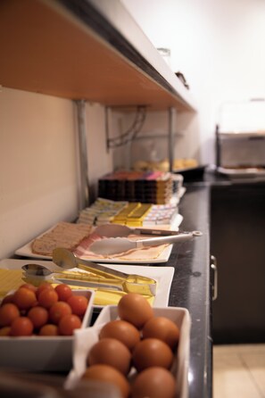 Petit déjeuner buffet servi tous les jours en supplément
