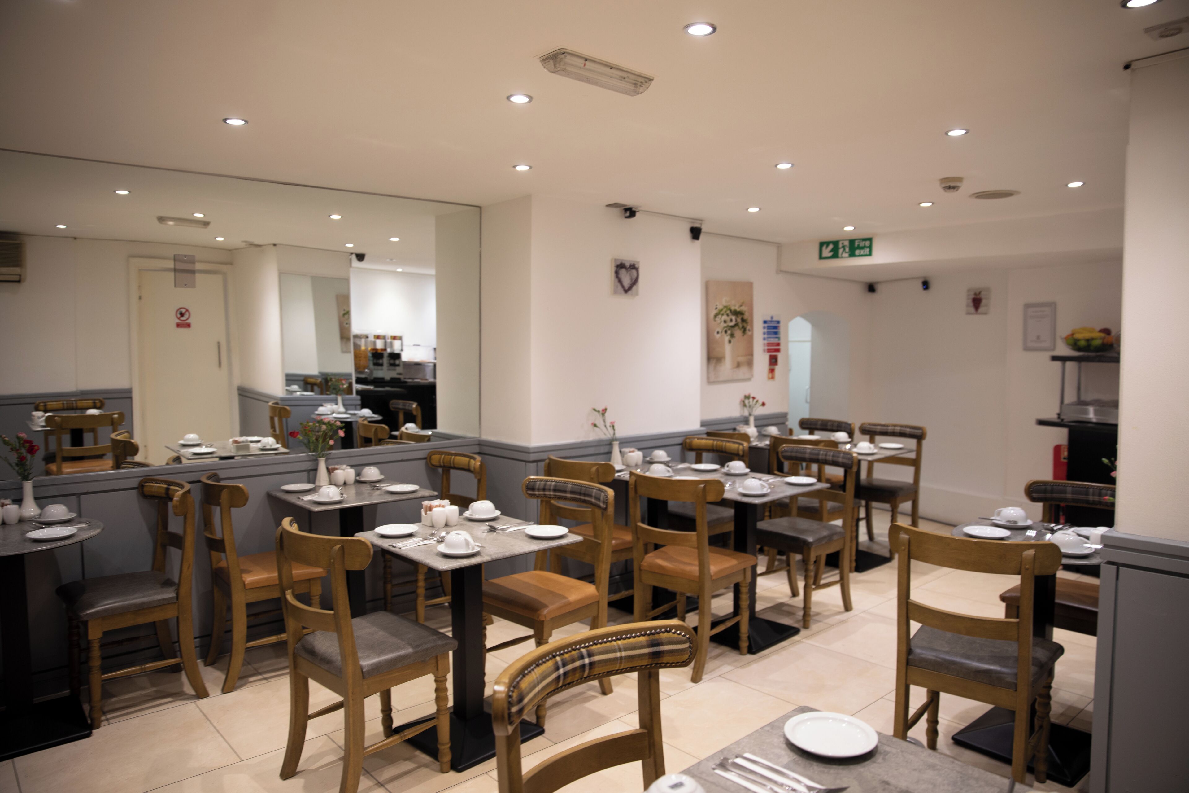 Photo - Duke Of Leinster Hotel