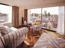 Senior Suite (Fellows) | Premium bedding, in-room safe, individually decorated