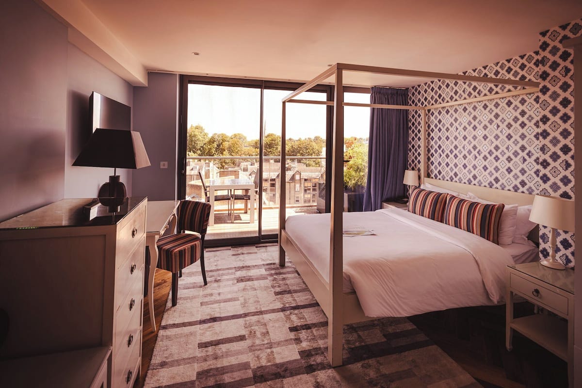 premium bedding, in-room safe, individually decorated