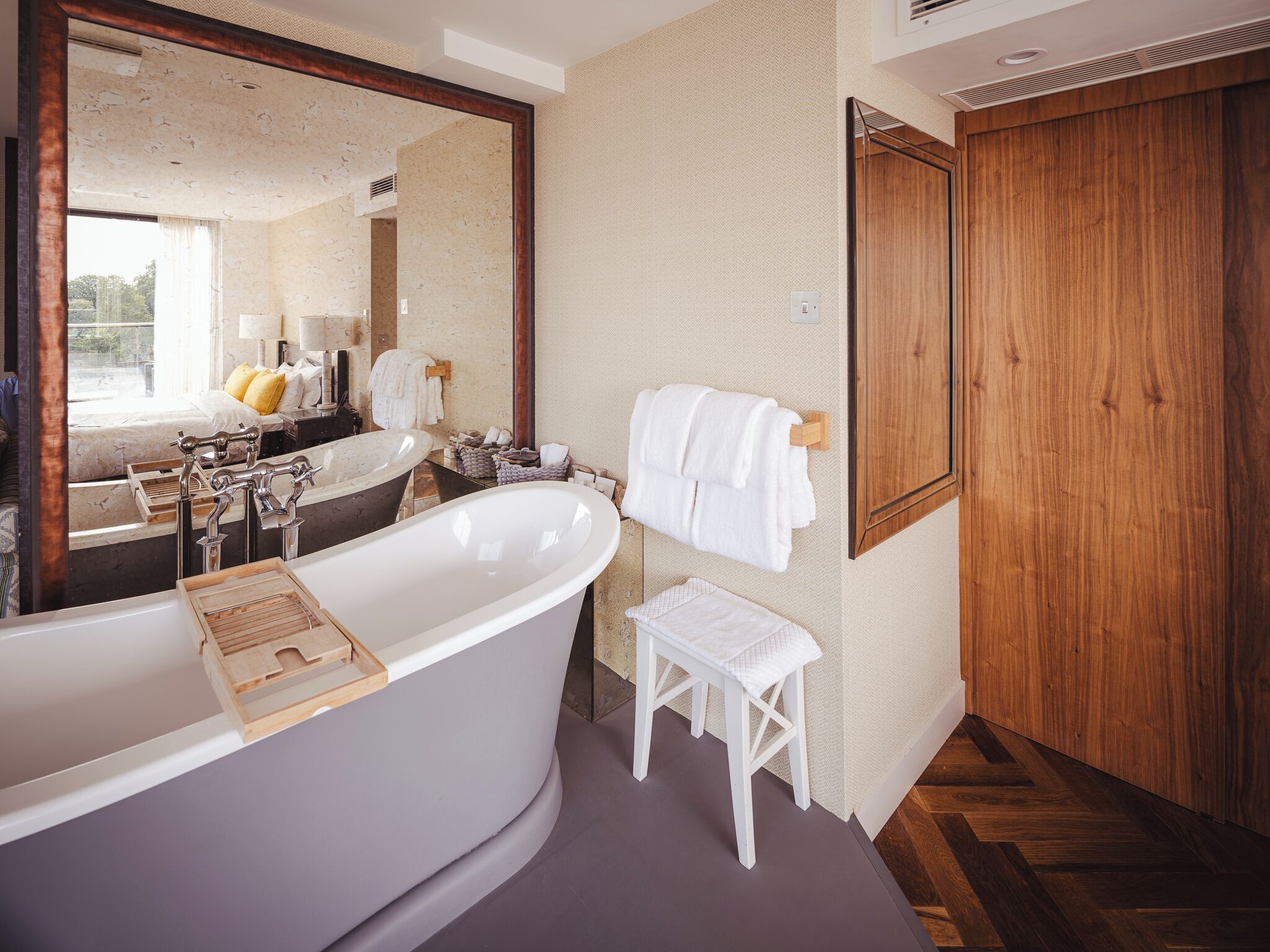 senior suite (fellows) | bathroom | designer toiletries, hair dryer, bathrobes, slippers