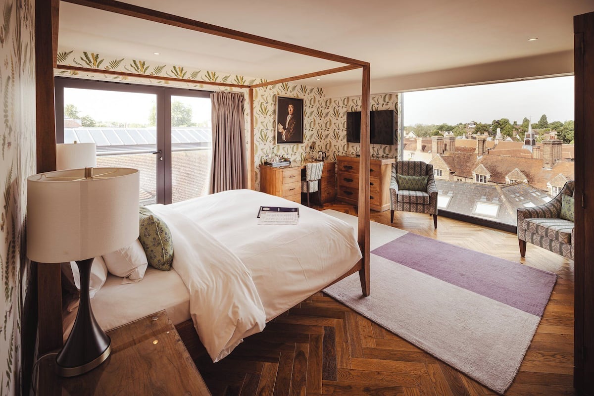 senior room, 1 queen bed (fellows) | premium bedding, in-room safe, individually decorated