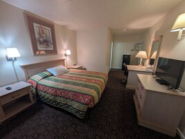 Standard Room, 1 Queen Bed, Non Smoking | Free WiFi