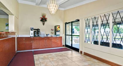 Knights Inn Charleston