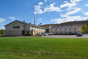 Exterior - Corning Inn (Painted Post)