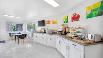 Petit déjeuner buffet compris tous les jours