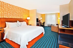 Premium bedding, desk, laptop workspace, blackout drapes - Fairfield Inn & Suites by Marriott Madison West/Middleton (Middleton)