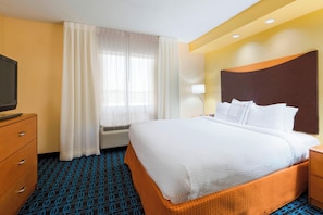 Desk, blackout drapes, iron/ironing board, bed sheets - Fairfield Inn & Suites by Marriott Mobile (Mobile)