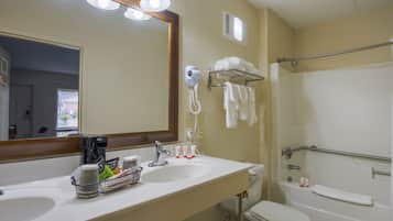 Room, 1 King Bed, Accessible | Bathroom