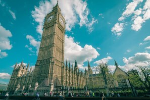 Iconic Big Ben clock tower features intricate Gothic architecture and a prominent clock face.