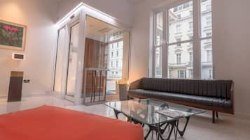 Coin salon dans le hall