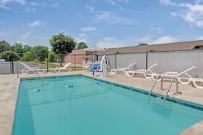 Outdoor pool, pool loungers