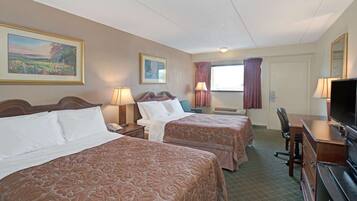 Habitación, 2 camas matrimoniales, con acceso para personas discapacitadas (Mobility) | Escritorio, cortinas blackout, tabla de planchar con plancha y cunas