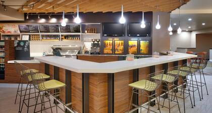Courtyard by Marriott Charlotte Airport LoSo