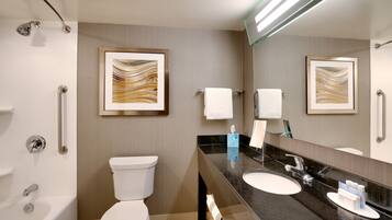 Combined shower/tub, free toiletries, hair dryer, towels