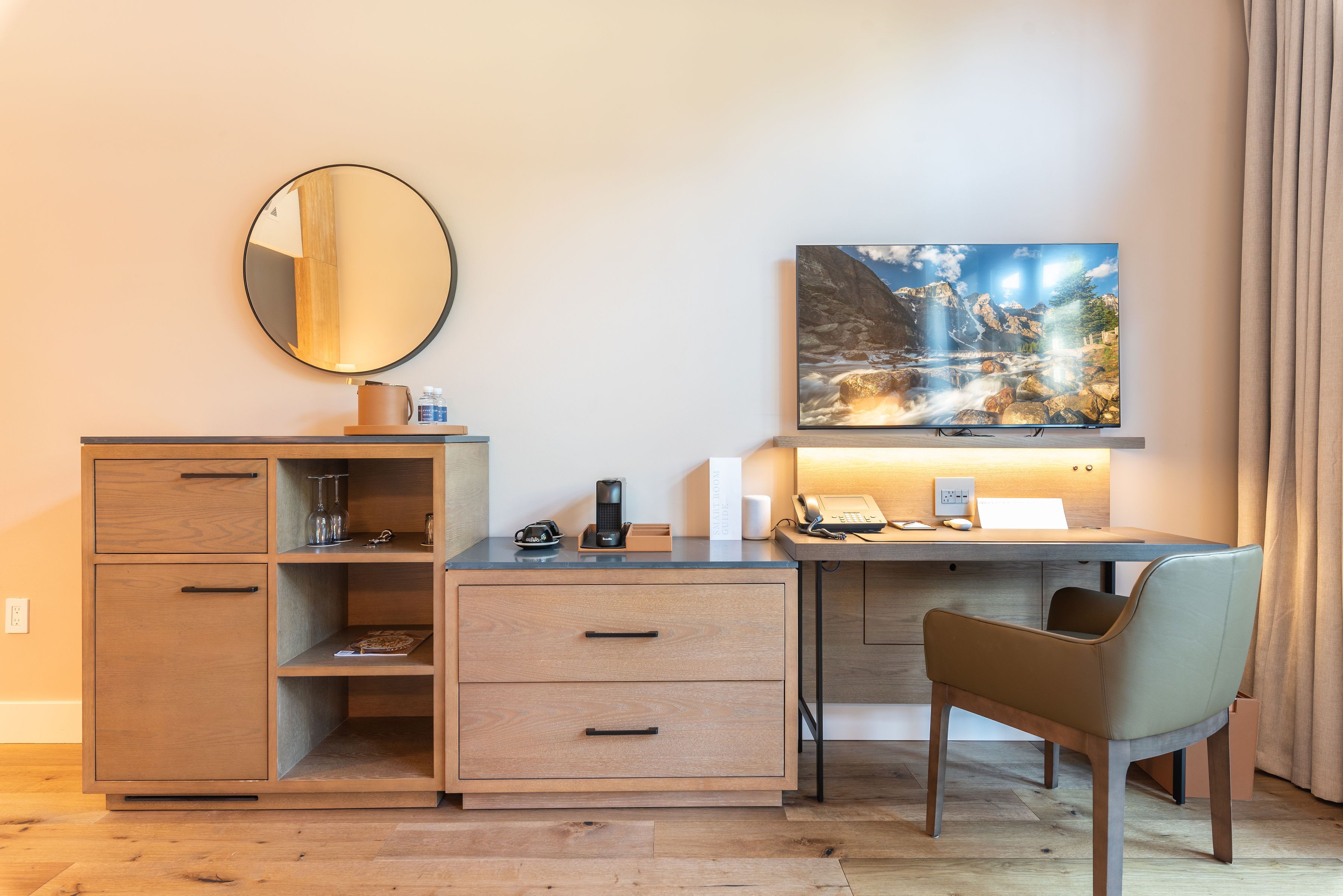 courtyard room (pet friendly) | egyptian cotton sheets, premium bedding, pillow-top beds, minibar