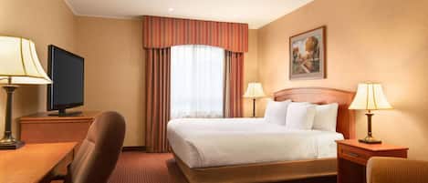 Escritorio, cortinas opacas, tabla de planchar con plancha y wifi gratis