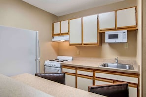 Standard Room, 1 Queen Bed with Sofa bed, Non Smoking | Desk, iron/ironing board, free WiFi, bed sheets