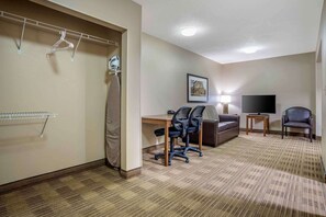 Desk, iron/ironing board, free WiFi, bed sheets