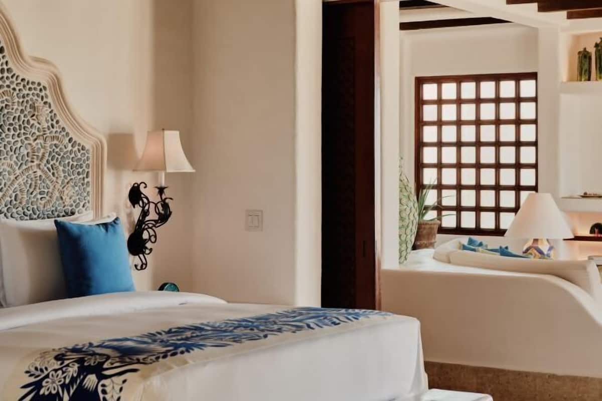 Egyptian cotton sheets, premium bedding, down comforters, pillowtop beds