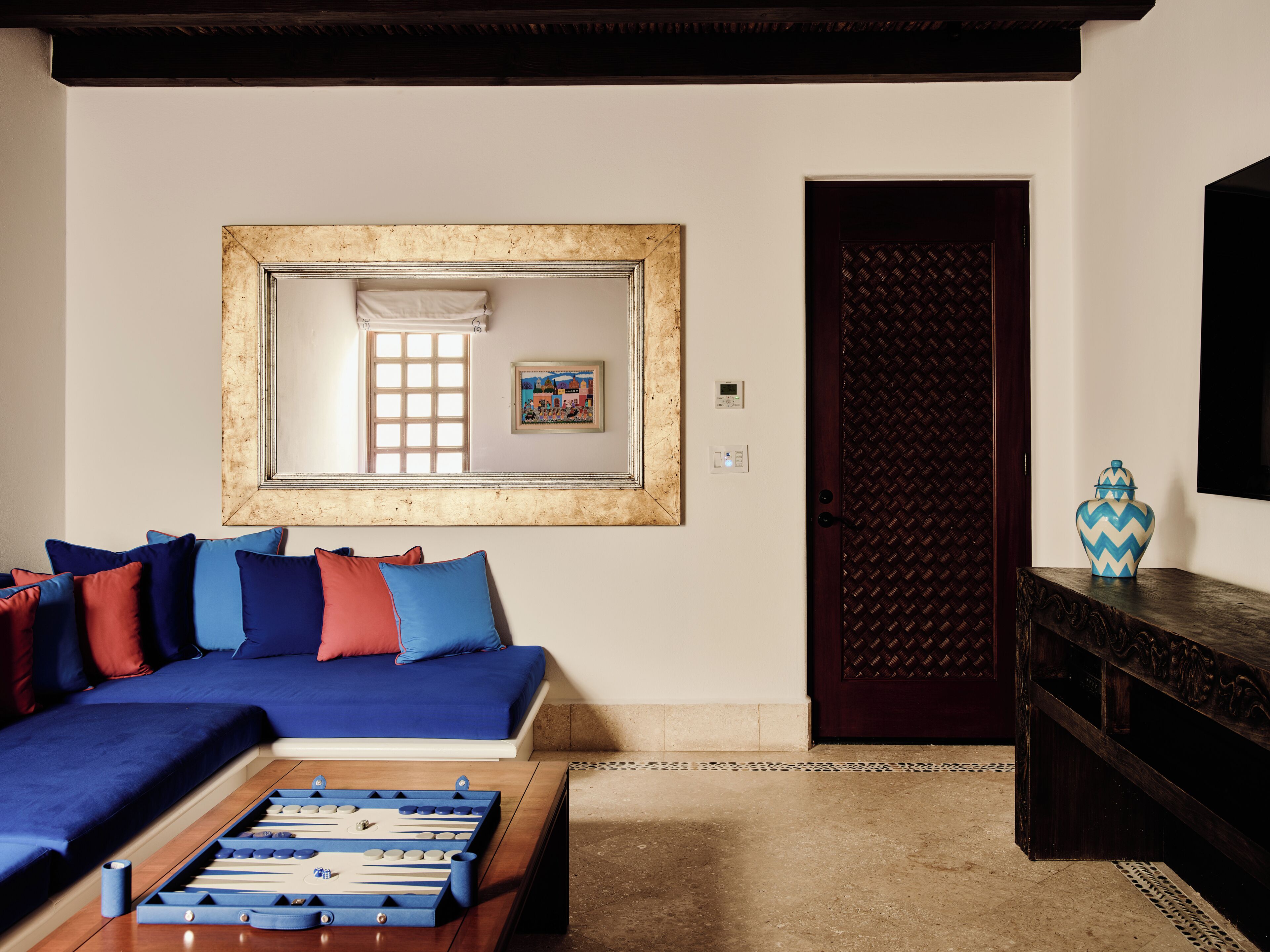 Smart TV, chimenea, reproductor de DVD y estación para iPod 