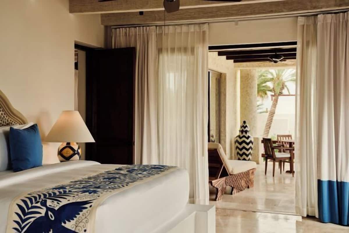 Egyptian cotton sheets, premium bedding, down comforters, pillowtop beds