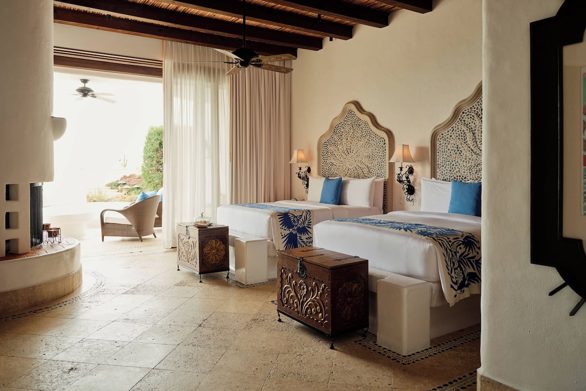 Garden View Two Queen Beds Junior Suite | Egyptiska bomullslakan, sängtillbehör av högsta kvalitet och duntäcken