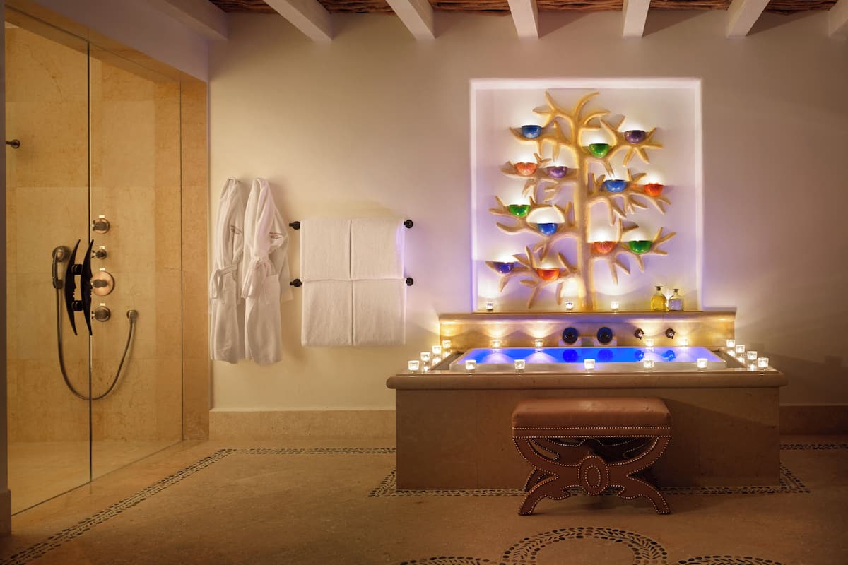 Egyptian cotton sheets, premium bedding, down duvets, pillow-top beds