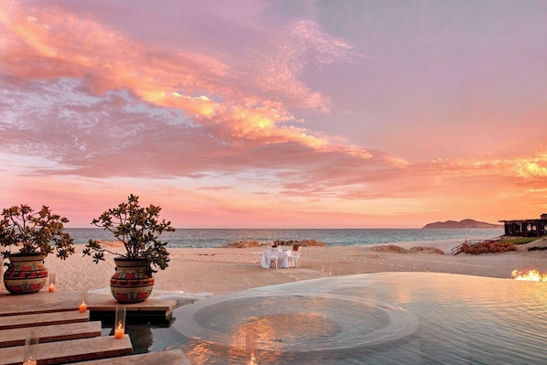 5 restaurantes, se sirven desayunos, comidas, cenas y cocina italiana