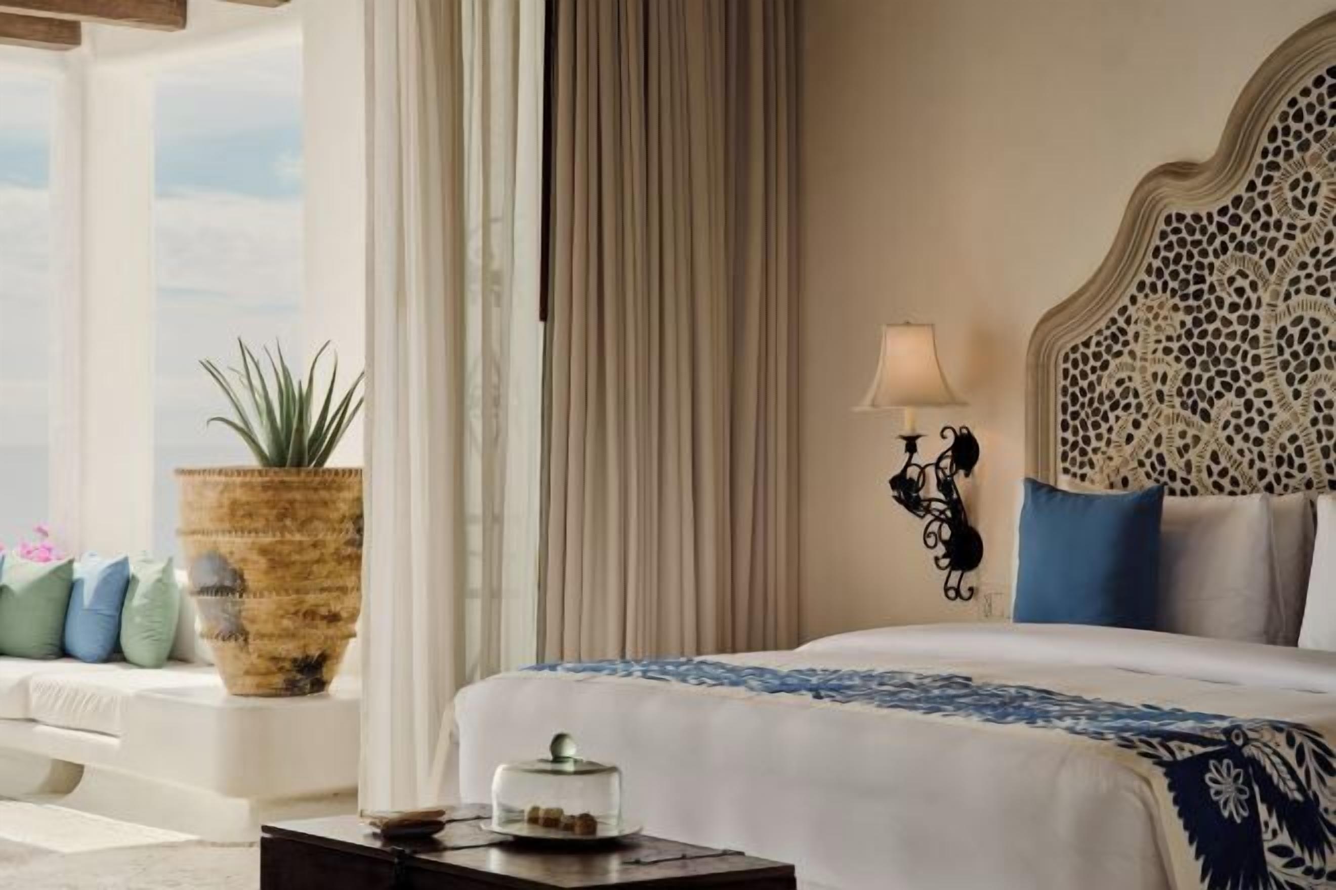 Egyptian cotton sheets, premium bedding, down comforters, pillowtop beds