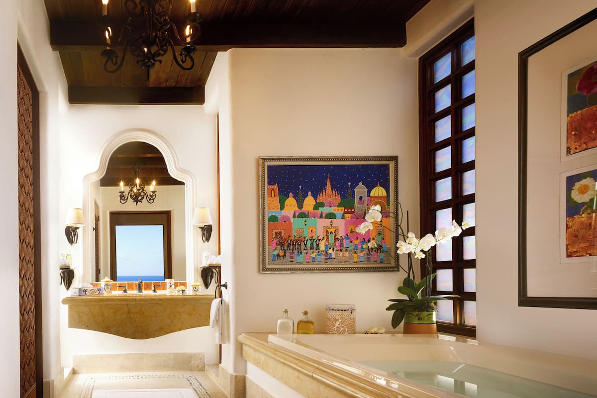 Separate bathtub and shower, jetted bath, designer toiletries