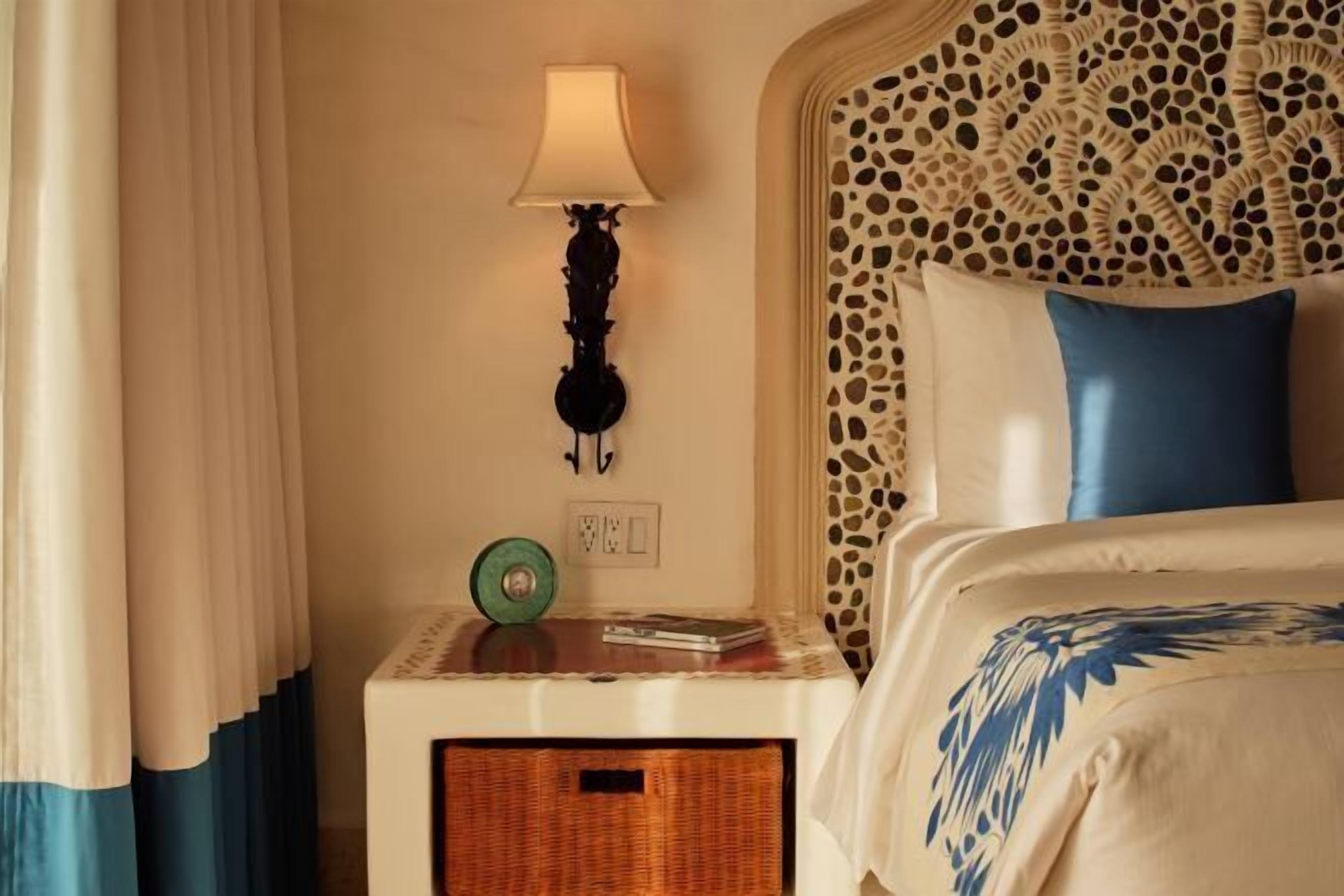 Egyptian cotton sheets, premium bedding, down comforters, pillowtop beds