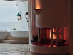 50-inch Smart TV with satellite channels, fireplace, DVD player - Las Ventanas al Paraiso, A Rosewood Resort (San José del Cabo)