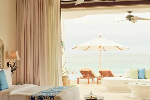 Ocean Front Double with Two Queen Size Bed Junior Suite | Living area