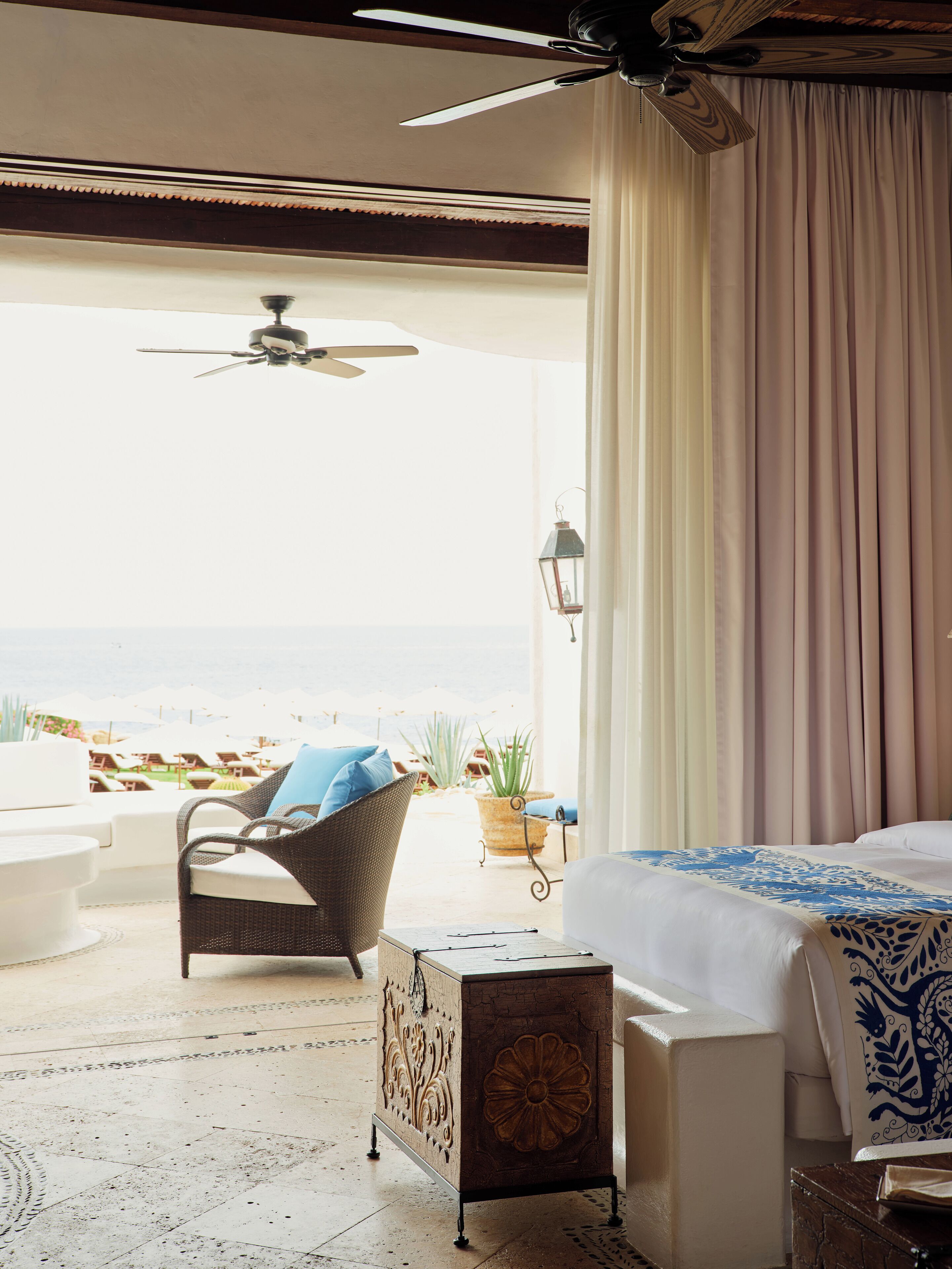 Oceanview Two Queen Beds Junior Suite | Vista a la playa o el mar