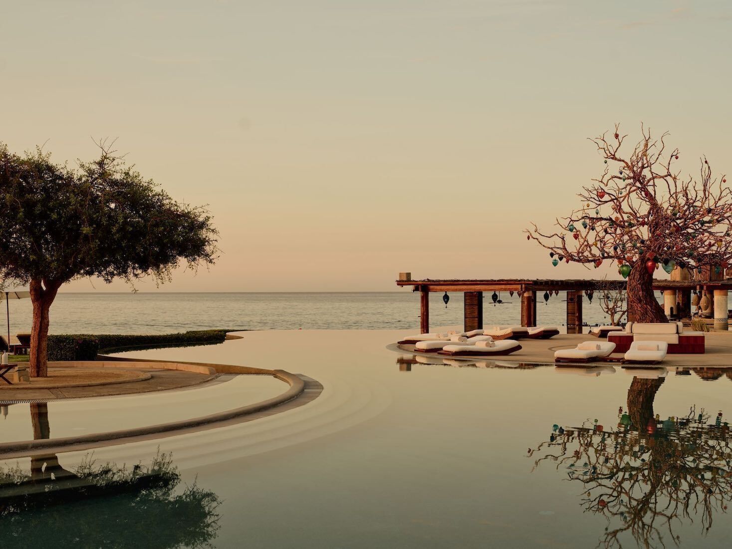 8 outdoor pools, cabanas (surcharge), pool umbrellas