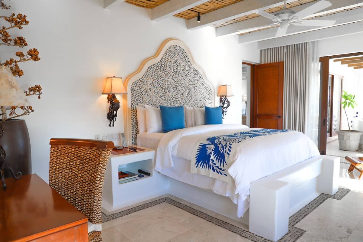 Egyptian cotton sheets, premium bedding, down comforters, pillowtop beds