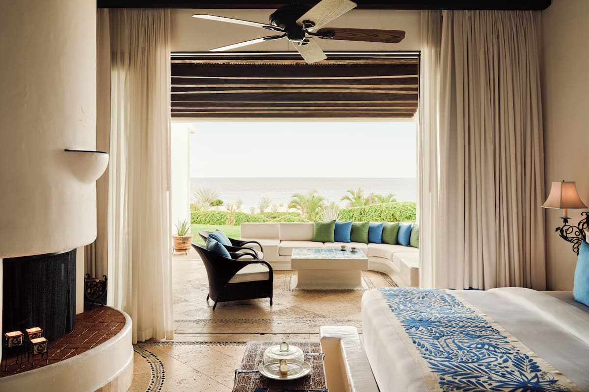 Smart TV, chimenea, reproductor de DVD y estación para iPod