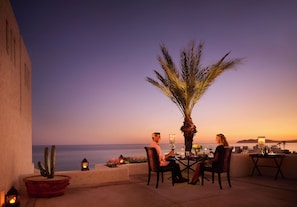 5 restaurants, breakfast, lunch, dinner served; Italian cuisine