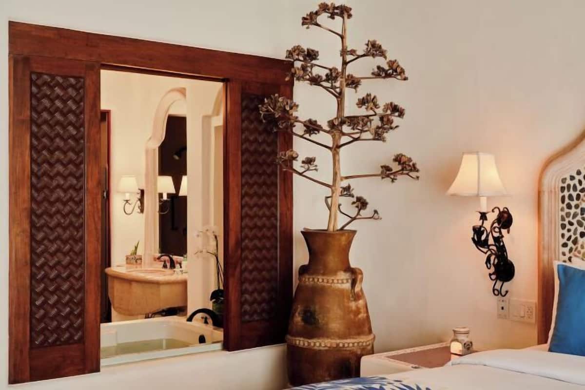 Egyptian cotton sheets, premium bedding, down duvets, pillow-top beds